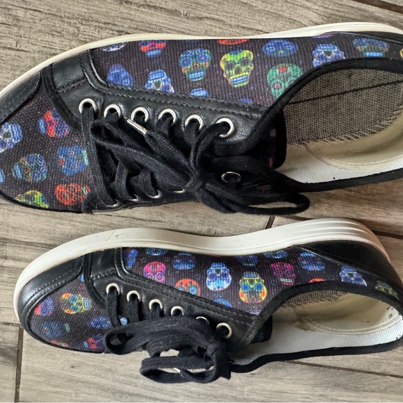 Sugar Skull Sneakers Traq by Alegria Comes with One Pair New Inserts - Picture 3 of 5